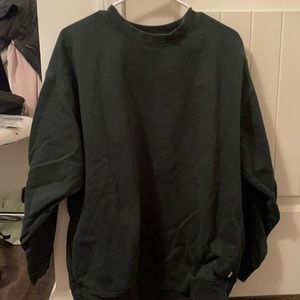 Aritzia oversized crewneck in forest green!